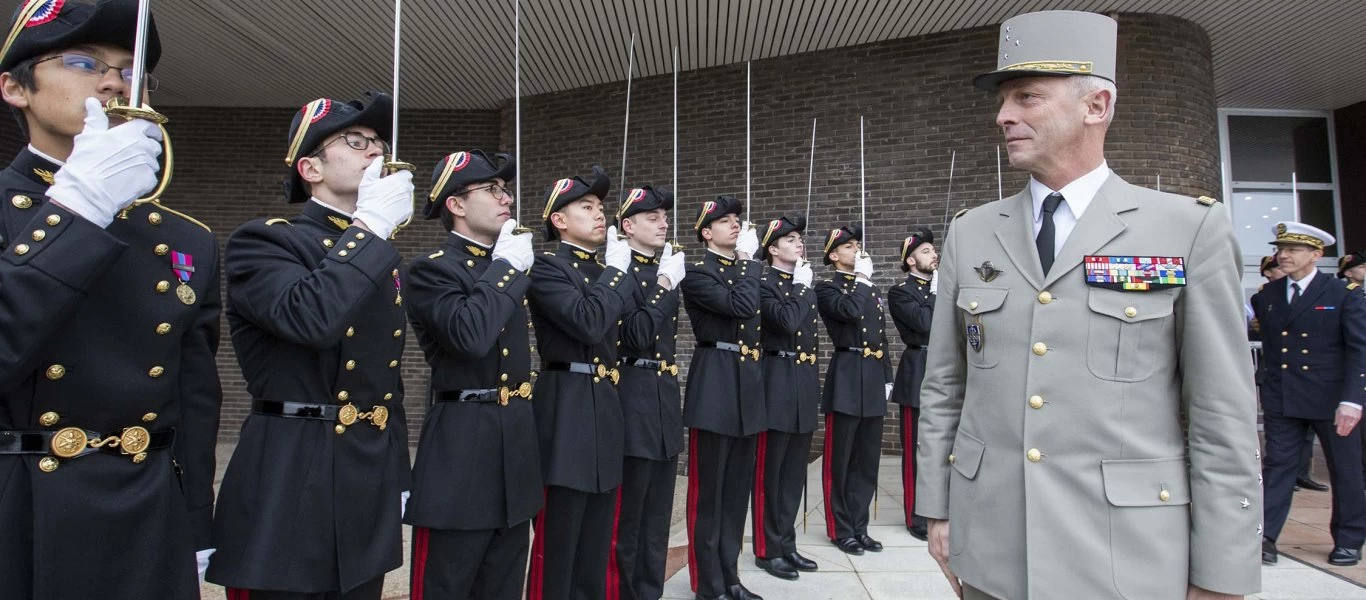 Είκοσι Γάλλοι στρατηγοί κάλεσαν σε πραξικόπημα - «Χάνουμε την Γαλλία από τους μουσουλμάνους - Θα έχουμε εμφύλιο»!